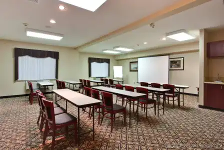 Holiday Inn Express & Suites Calgary S-Macleod Trail S by IHG - 18