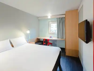 ibis Bourges - 54