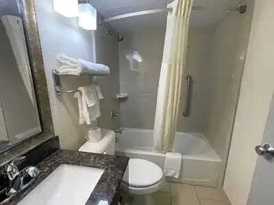 Quality Inn & Suites Cincinnati Downtown Area - 38