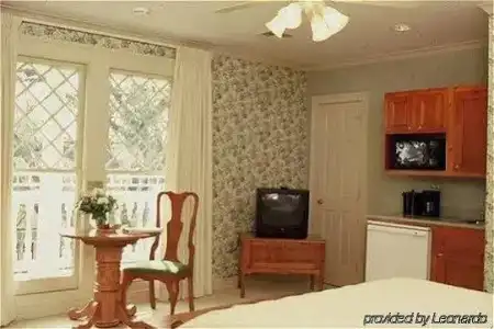The Queen Anne - 16