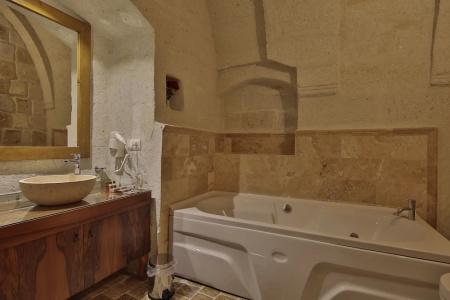 Jacob's Cave Suites - 105