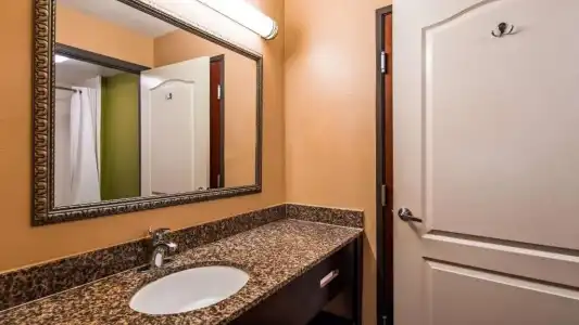 Best Western Plus Gen X Inn - 28