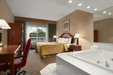 Days Inn & Suites by Wyndham Albany - 30