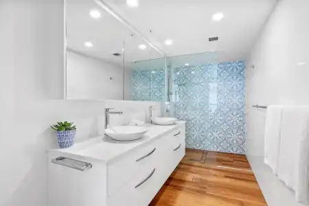 De Ville Apartments - 302