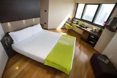 Best Western Plus The Hub - 52