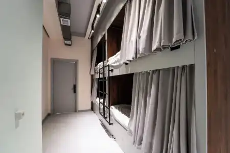 Qlife Capsule Hostel - 2