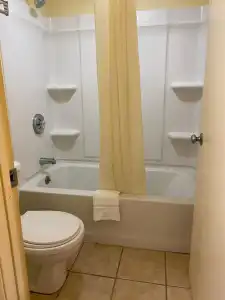 Econo Lodge - 8
