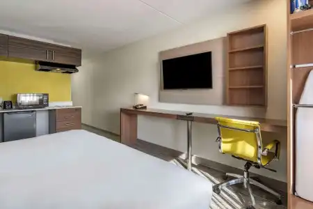 MainStay Suites Lexington I-75 - 38