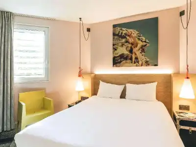 ibis Styles Lyon Confluence - 84