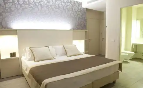 L'Hotel - 38