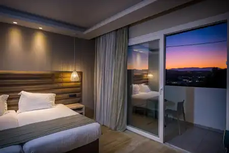 Alexandra Beach Resort & Spa - 5