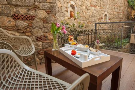 Fedriades Delphi - 22