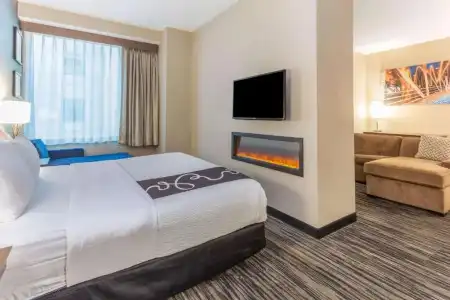 La Quinta Inn & Suites by Wyndham Chicago Downtown - 85