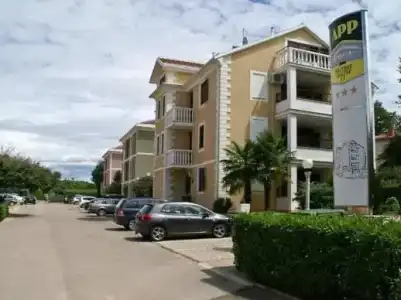 Apartments and Rooms Degra - 71