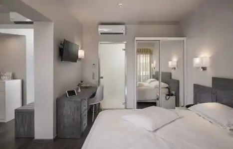 Bio Suites - 102