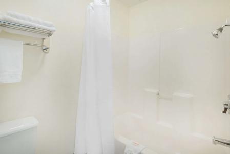 Days Inn & Suites by Wyndham Fargo 19th Ave/Airport Dome - 7