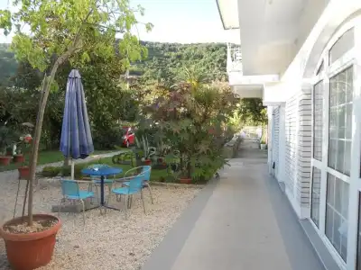 LaRos Apartments - 102
