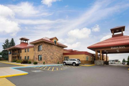 Days Inn & Suites by Wyndham Bozeman - 13