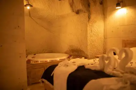 Pome Granate Cave - 80