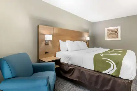 Days Inn by Wyndham San Antonio Downtown - 3