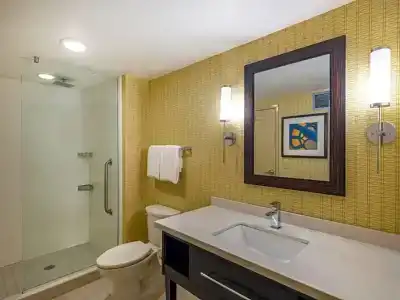 Holiday Inn Greensboro Coliseum by IHG - 64