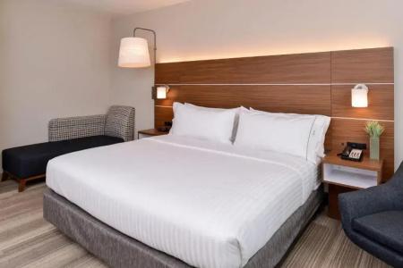 Holiday Inn Express & Suites St. Petersburg - Madeira Beach by IHG - 13