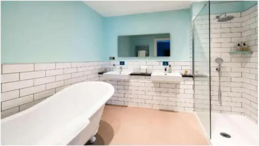 London Chigwell Prince Regent, BW Signature Collection - 85