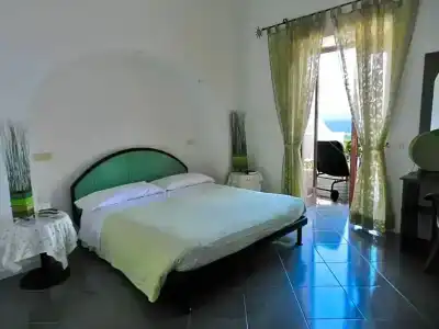 Holiday - 100