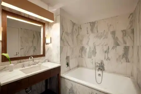 The Mercer - 28