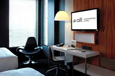 Alt Toronto Airport - 20