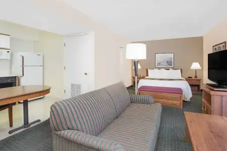 Hawthorn Extended Stay by Wyndham Green Bay - 25