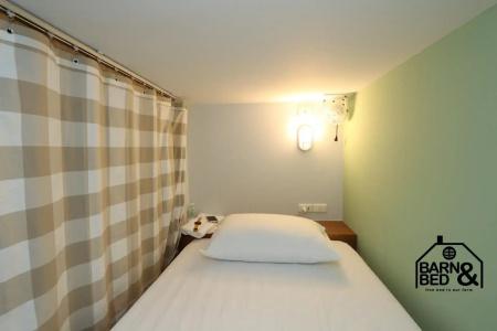 Barn and Bed Hostel - 27