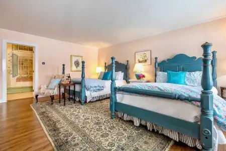 Wilburton Inn - 227