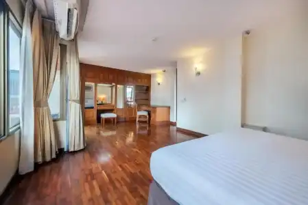 Bandara Silom Suites - 194