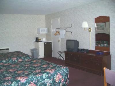 Castlewood Inn - 4