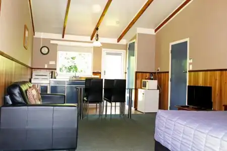 Fairy Springs Motel - 25