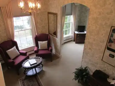 Serenity Inn Newport - 2