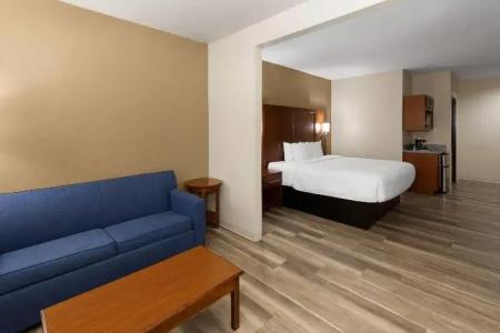 Wingate by Wyndham College Station South - 110