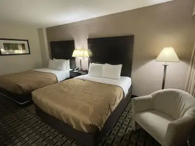 Quality Inn & Suites Cincinnati Downtown Area - 2