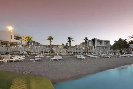 Lugga Boutique & Beach - 13