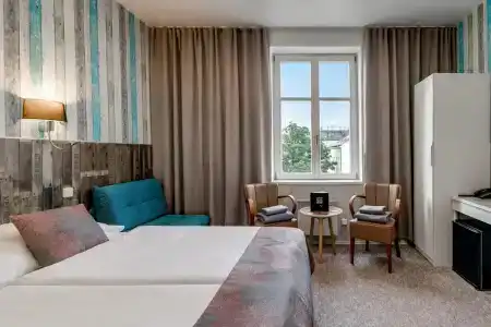 Royal Court - 1