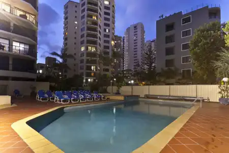 Surf Regency Apartments - 11