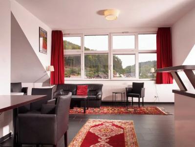 & Restaurant Burgschänke - 56