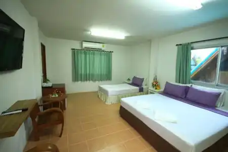 J Holiday Inn - 74