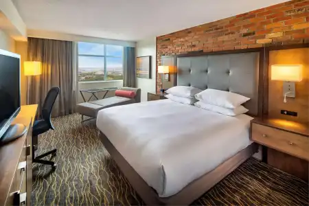 DoubleTree by Hilton Toronto Airport - 52