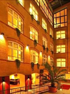 Singer109 & Hostel - 9