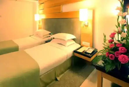 Peninsula Grand - 26