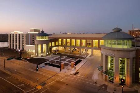 Hampton Inn Green Bay Downtown - 19