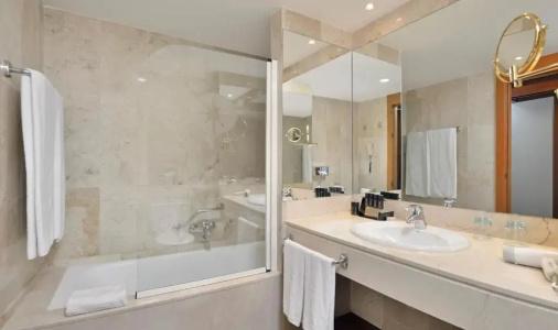 Best Western Premier CMC Girona - 56