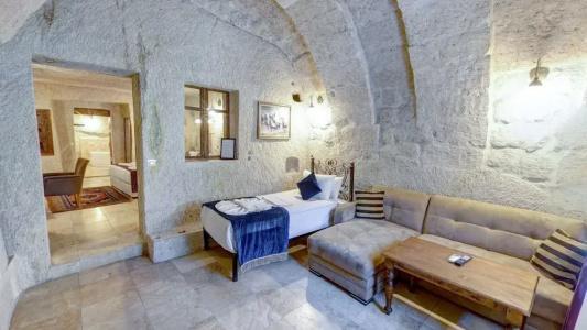 Elegance Cave Suites - 81